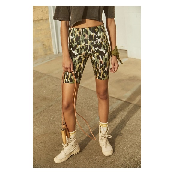 Free People MVMNT // High Rise Bike Short NWOT🌛 - Picture 5 of 13